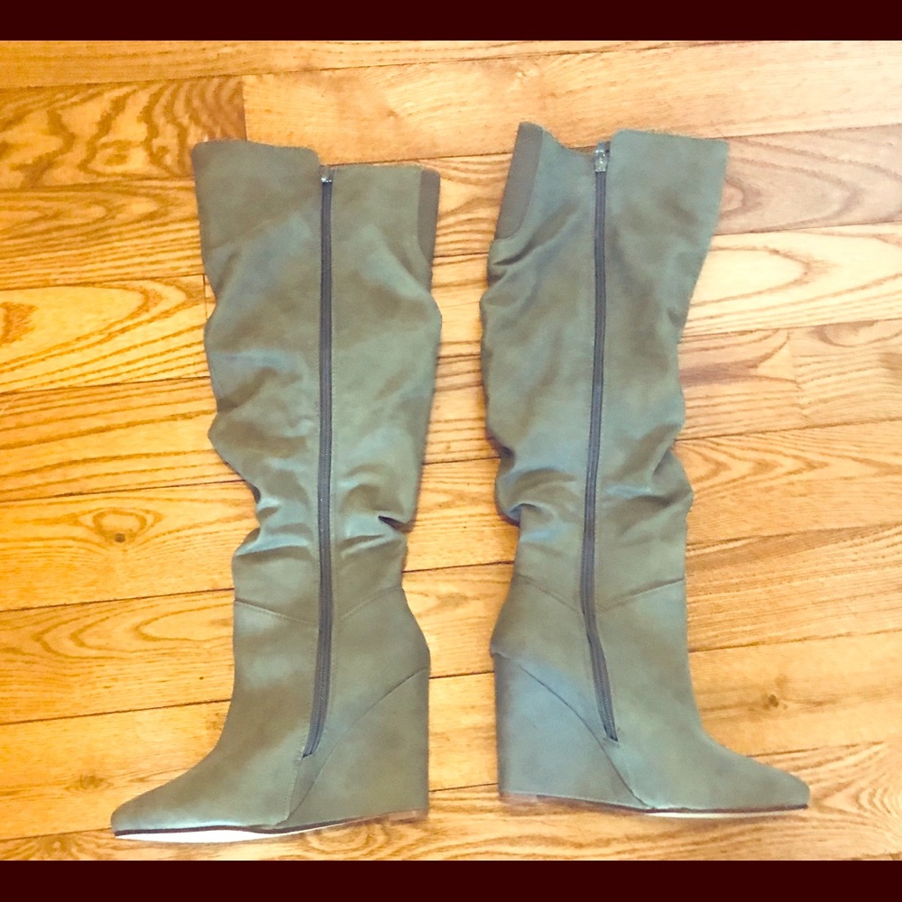 Grey Wedge Boots 👢